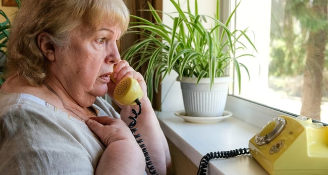 Vrouw aan de telefoon