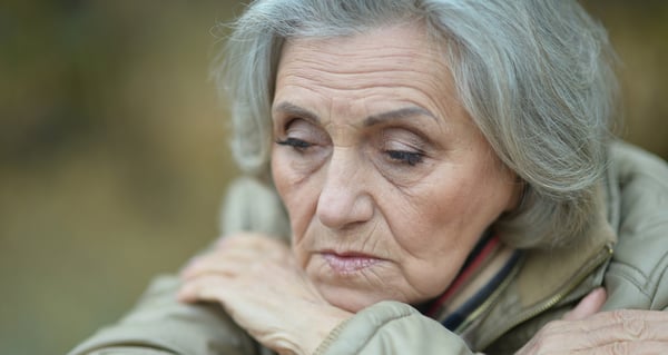 Droeviger oudere vrouw