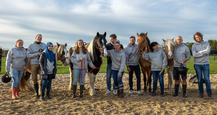 Team bezoekt een zorgboerderij