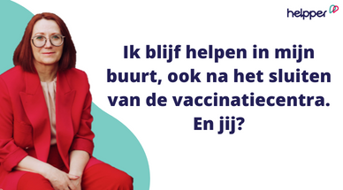 vrouw met rode vest op visual met tekst die zegt ik blijf helpen in mijn buurt, ook na het sluiten van de vaccinatiecentra. En jij? 
